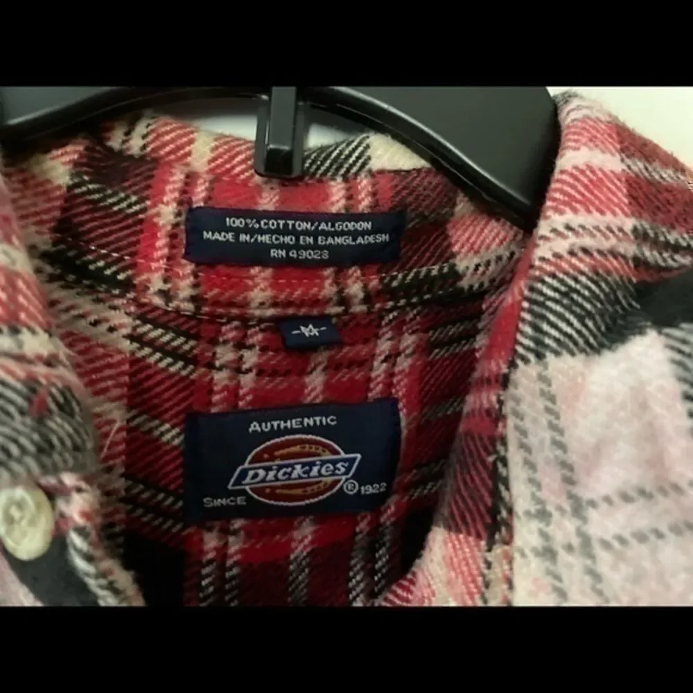 Men’s Dickies Flannel Sweater Size Medium Red, White, Pink & Black